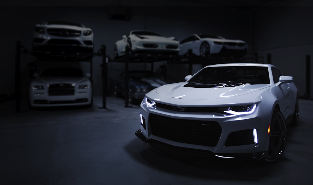 Automobil noću
